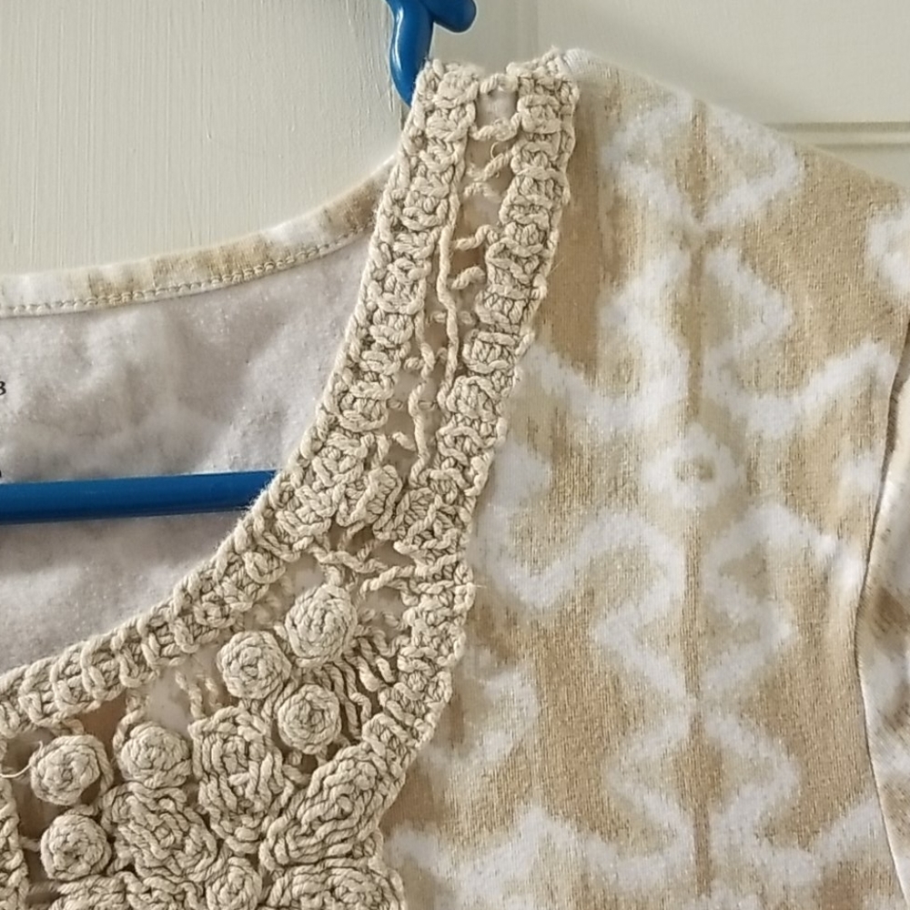 3 for 15$ -Tan and white embroidered t shirt - Picture 3 of 4